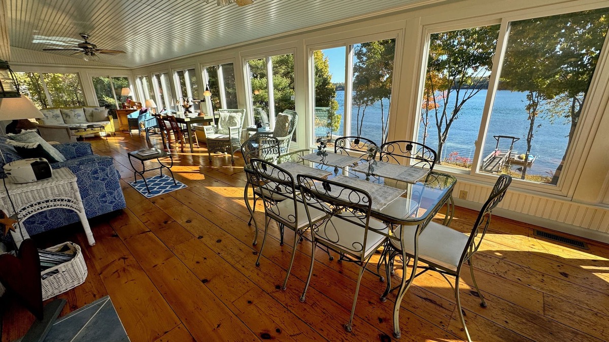 Newcastle Cottage | A Charming Waterfront Cottage with Touches of Elegance