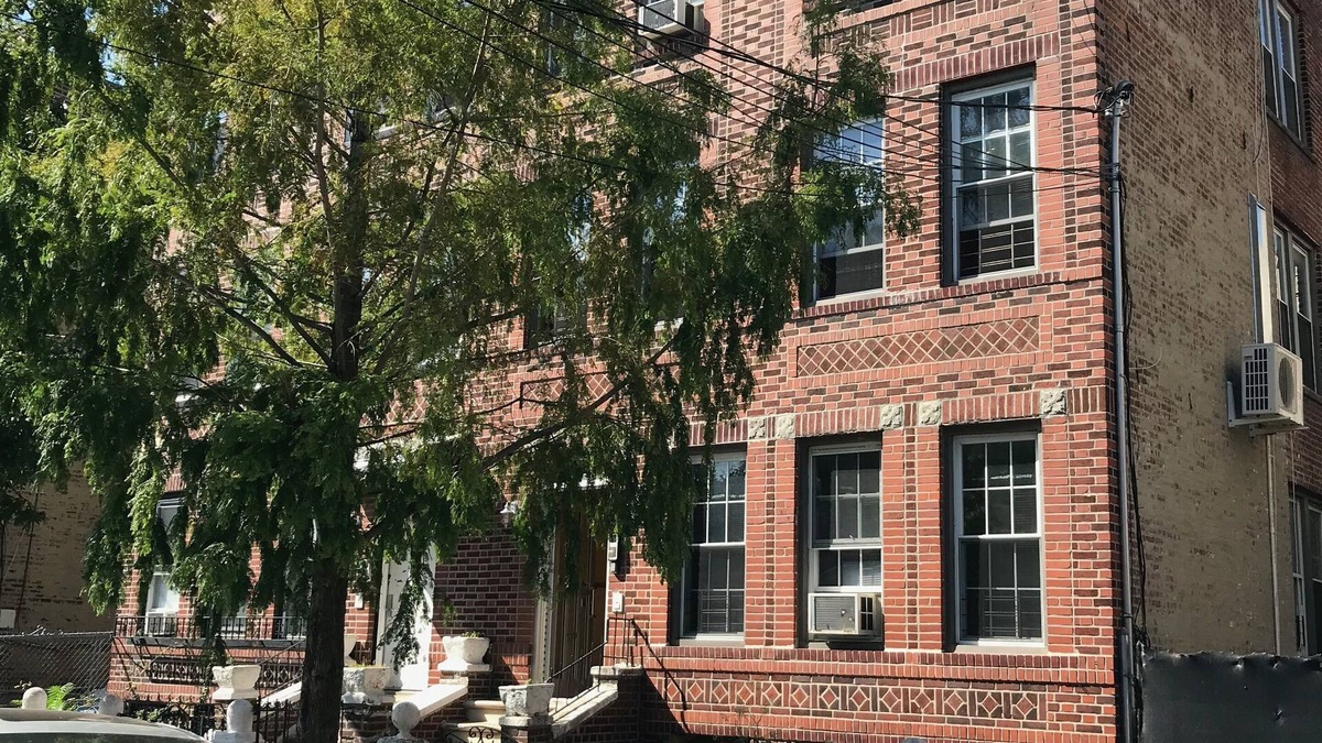 East Flatbush Apartment | A charming yet modern apartment 45 minutes to Manhattan. Corp/Long-term welcome