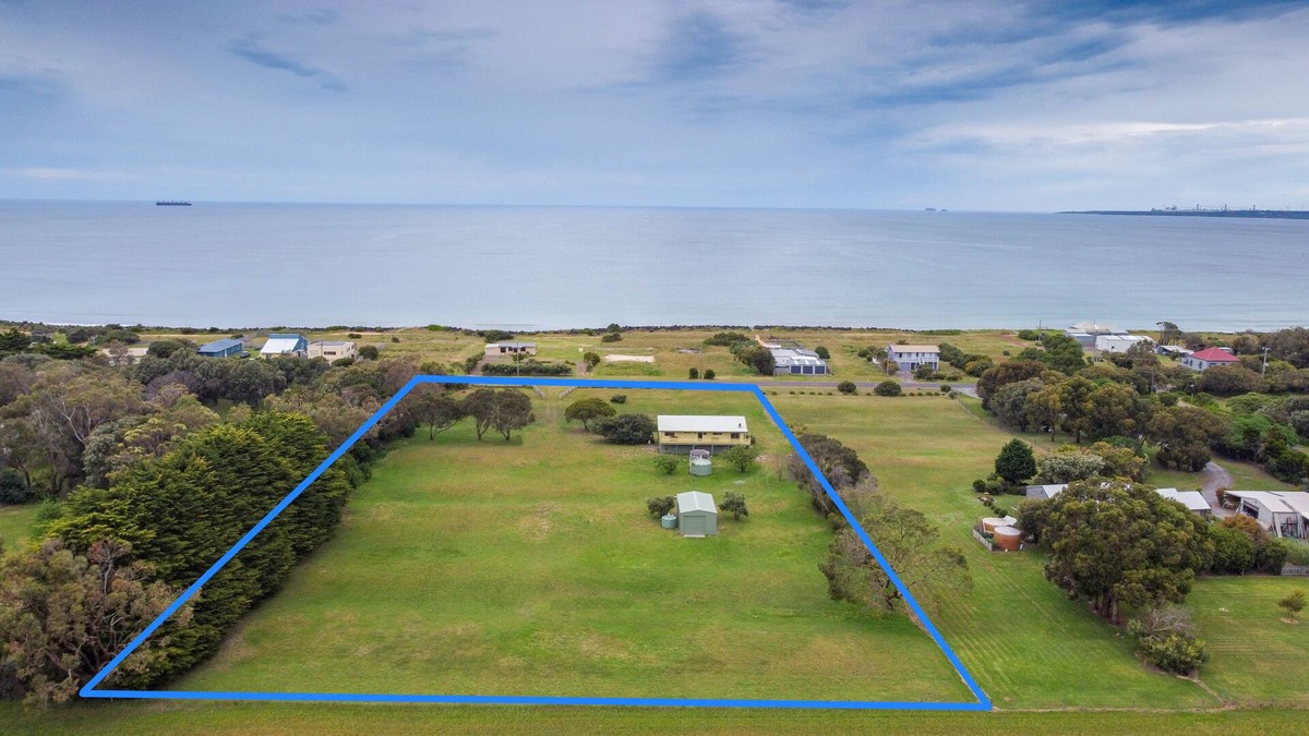 Bolwarra House | A cheerful home at the beach!