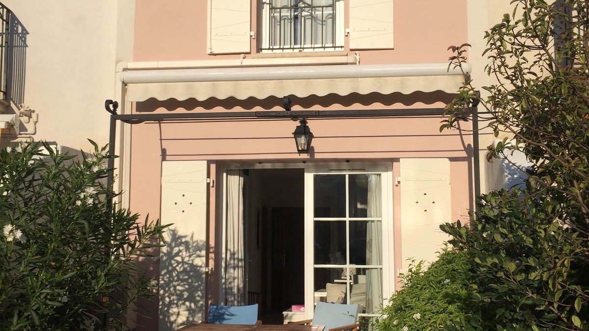 Aigues-Mortes Villa | A chic and comfortable 2 bedroom villa and mooring in private marina development