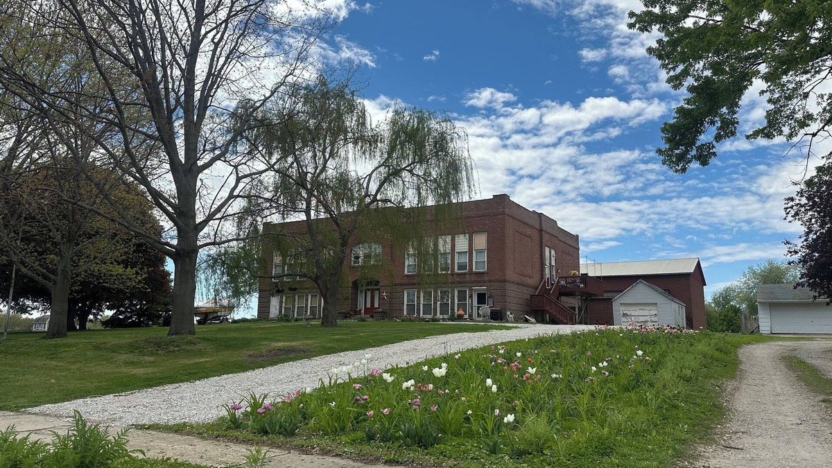 Oskaloosa Apartment | A Class-y & spacious 1500 square foot retreat in a century old brick schoolhouse