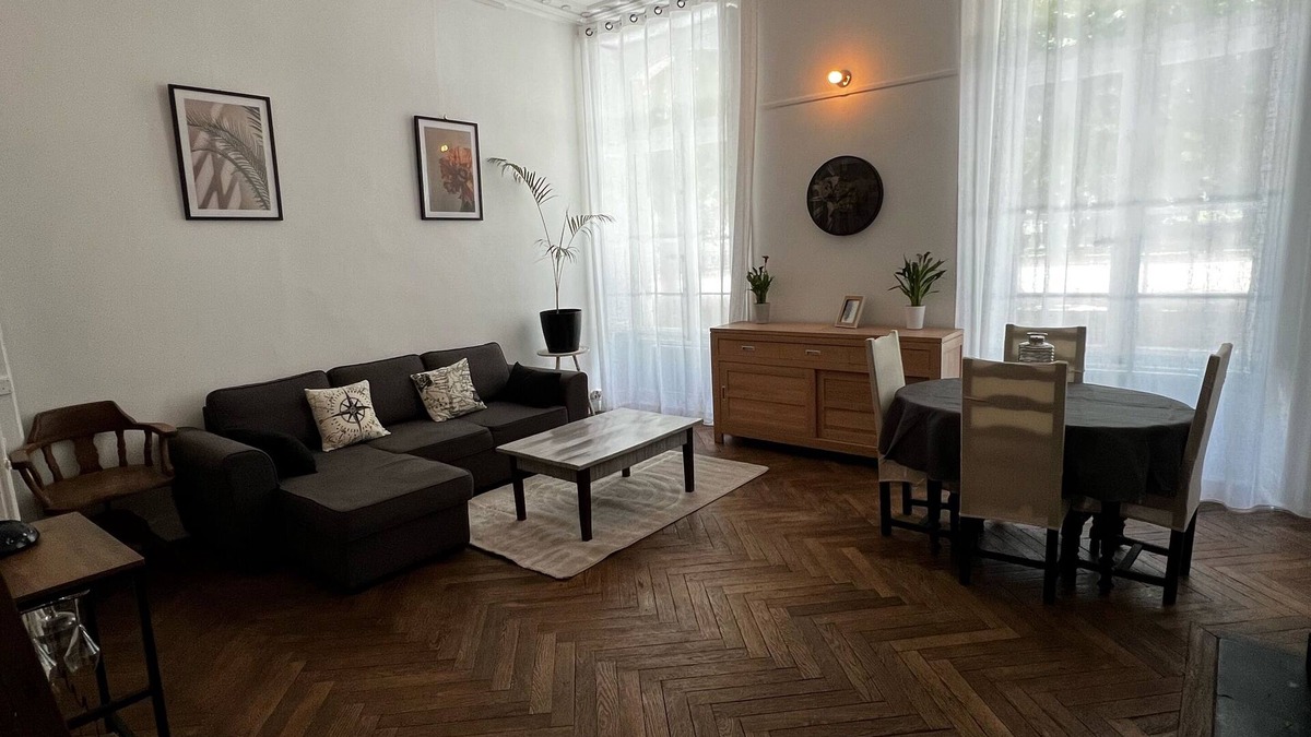 Talensac-Pont Morand Apartment | A cocoon in the city center - Between the Cathedral and the Castle - 5 minutes from everything!