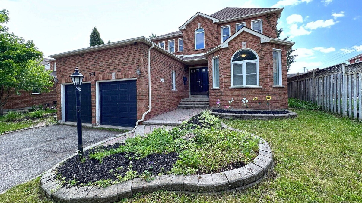 Barrie House | A Comfort House in Barrie