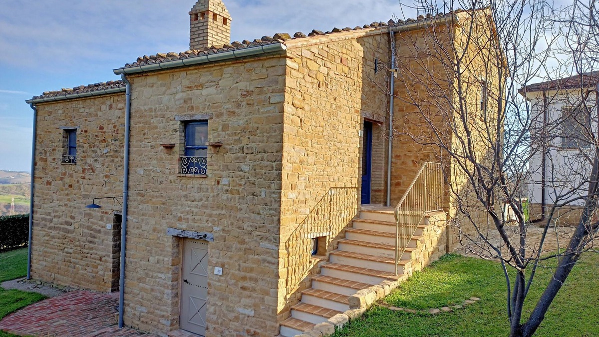 Castiglione Messer Raimondo Apartment | A comfortable 2 bedroom country apartment with private patio at La Stradella