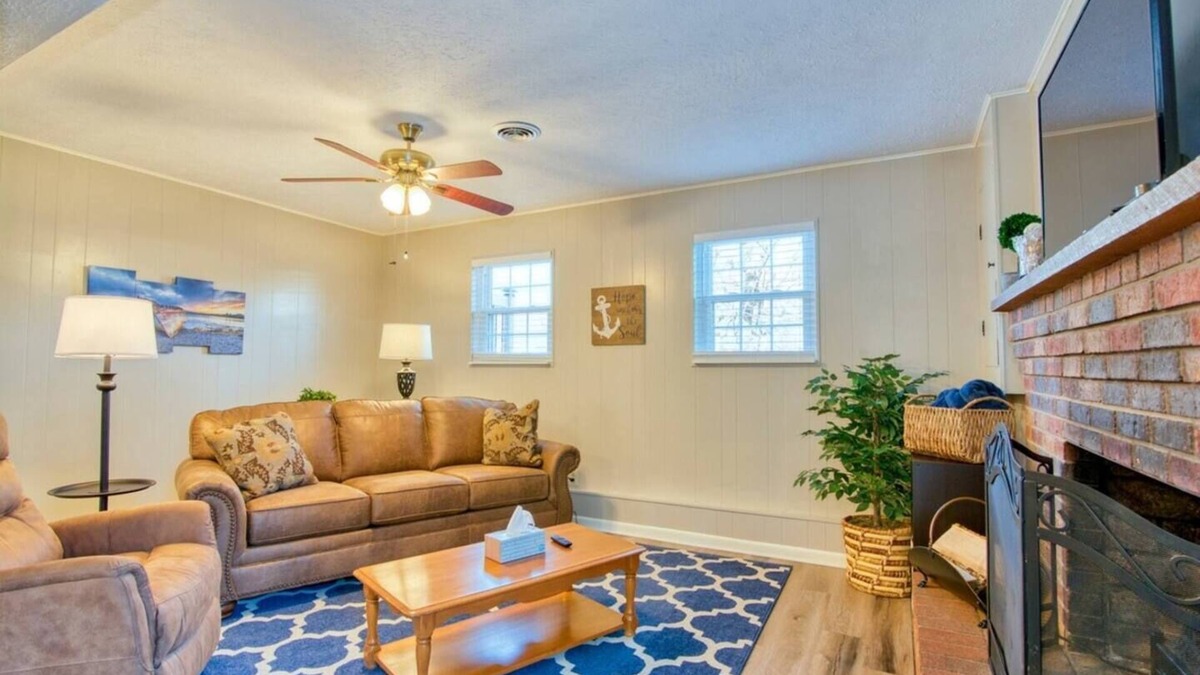 Johnson City Apartment | A comfortable home near the Motor Mile and Boone Lake, 5mins to I-26, Wing Deer Park, and the Mall.