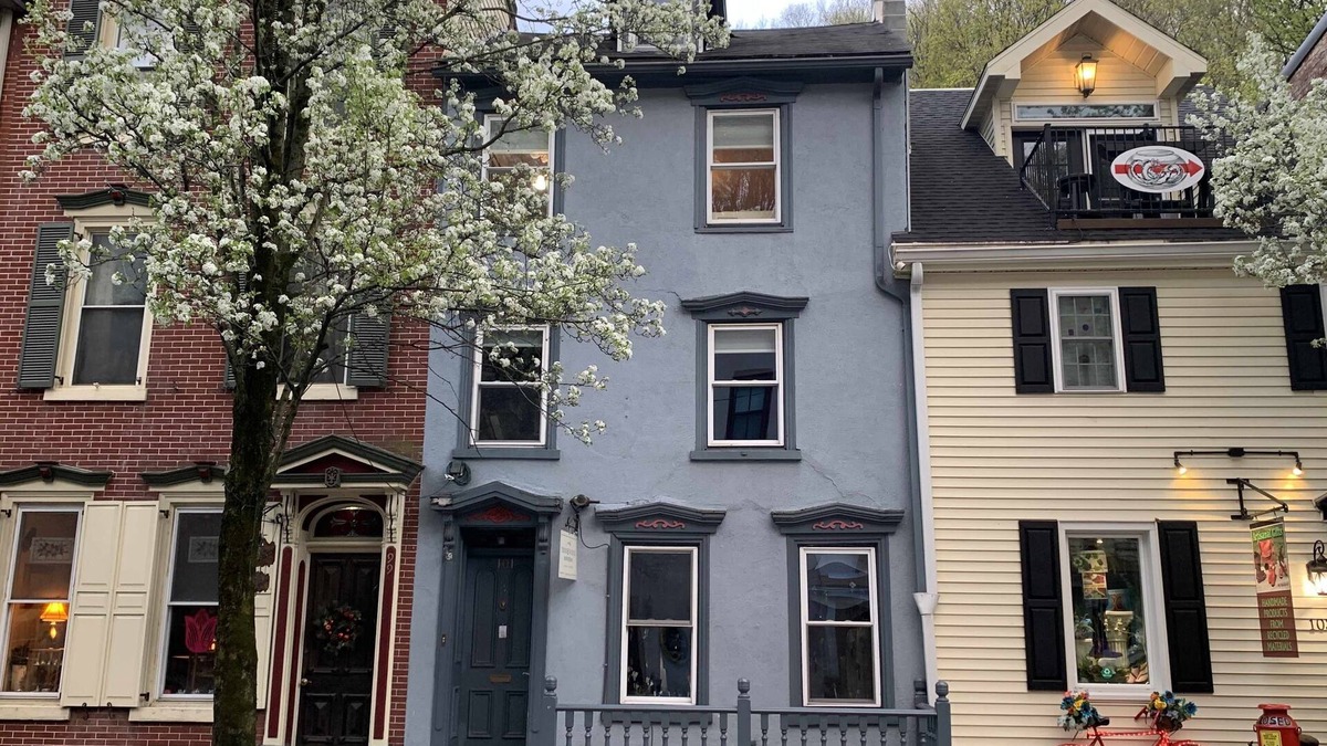Ashfield House | A Comfortable Home with the Best Location in Downtown Jim Thorpe
