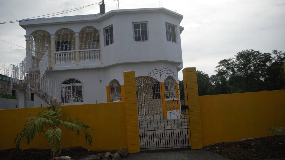 Pamphret House | A Comfortable stay at Pond View Apartment