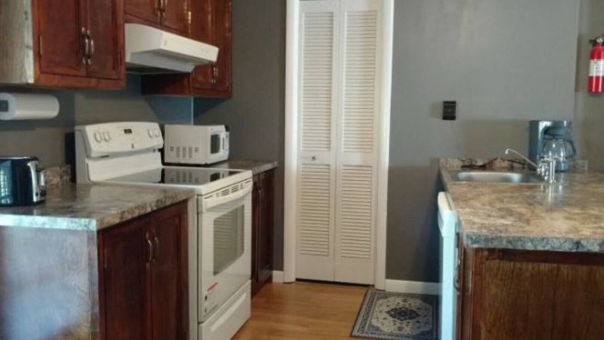 Collegedale Apartment | A Comfy Place near SAU. Kitchenette, Private Entrance, Queen Bed, Bath.