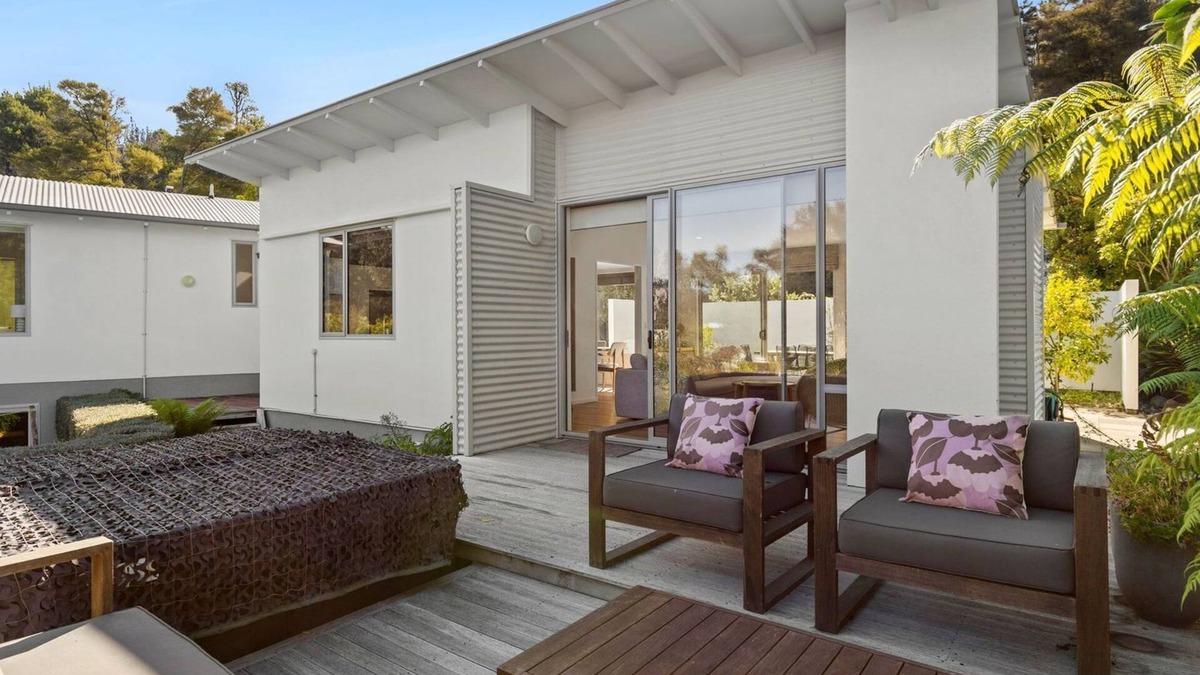 Kaiteriteri House | A contemporary family home with amazing outdoor spaces and close to the beach
