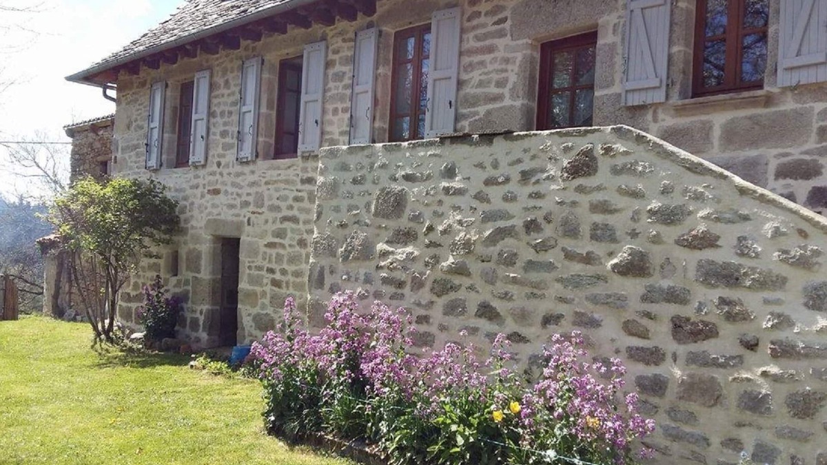 Goulles Cottage | A corner of Corrèze, suitable for relaxing in a quiet little village.