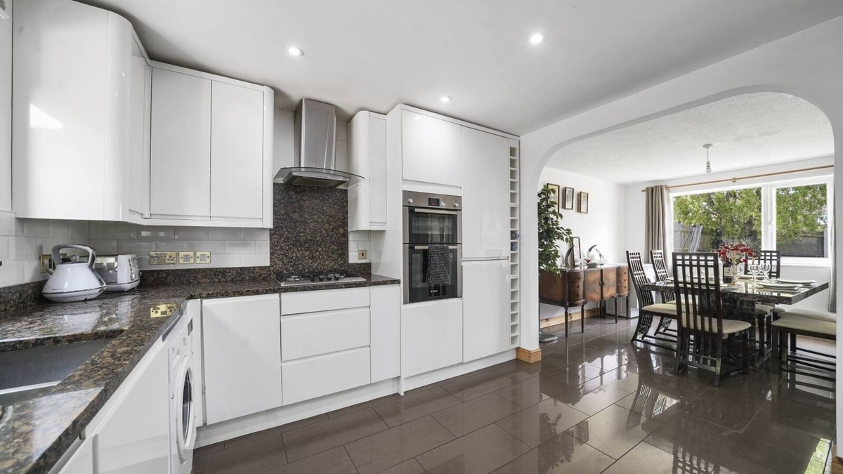 Larkfield House | A cosy apartment in the middle of Kent. Easy reach by Train/railway line