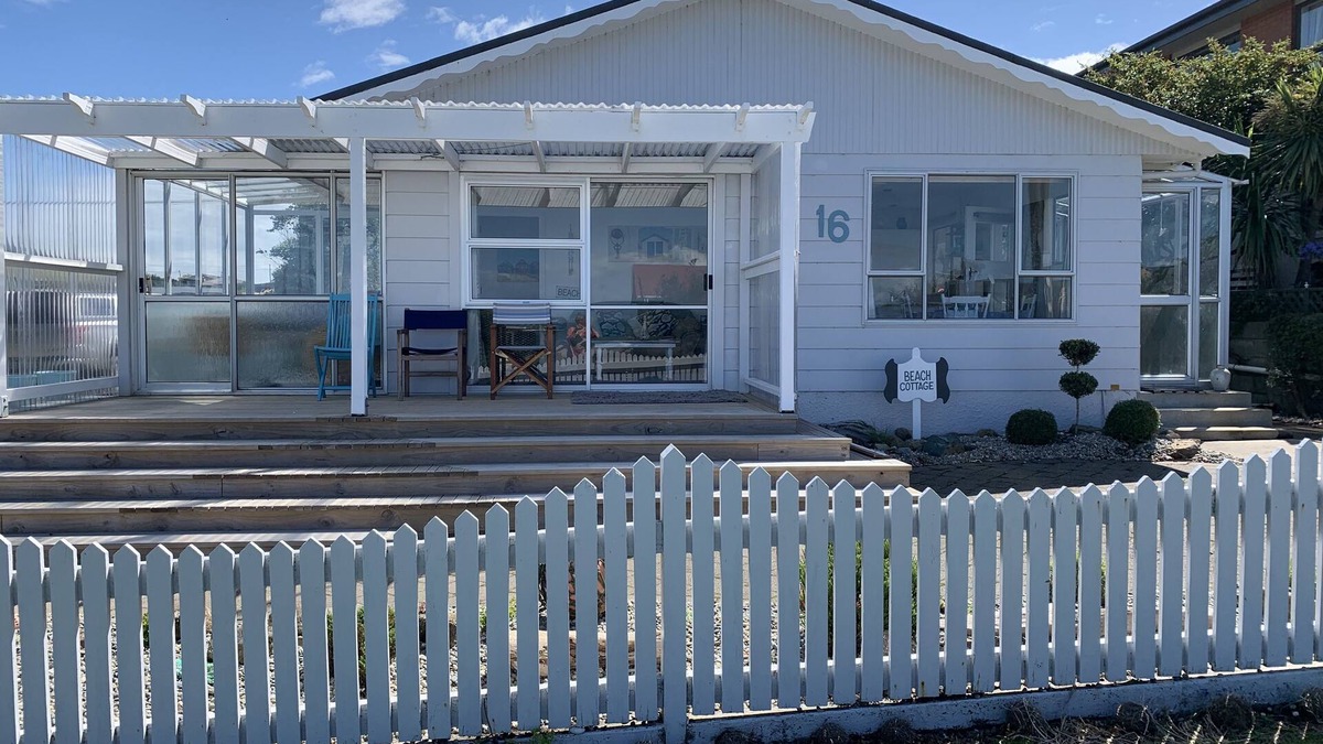 Riverton House | A Cosy Beach Cottage Charmer