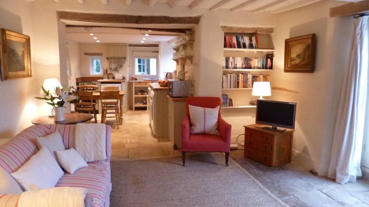 Witney Cottage | A cosy Cotswold cottage near Blenheim Palace, Oxford,