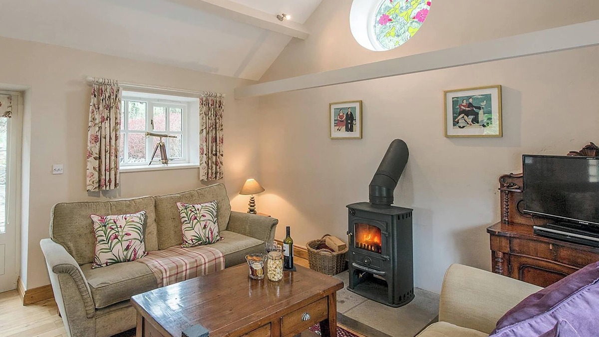 Bishops Castle Cottage | A cosy cottage in an Area of Outstanding Natural Beauty.