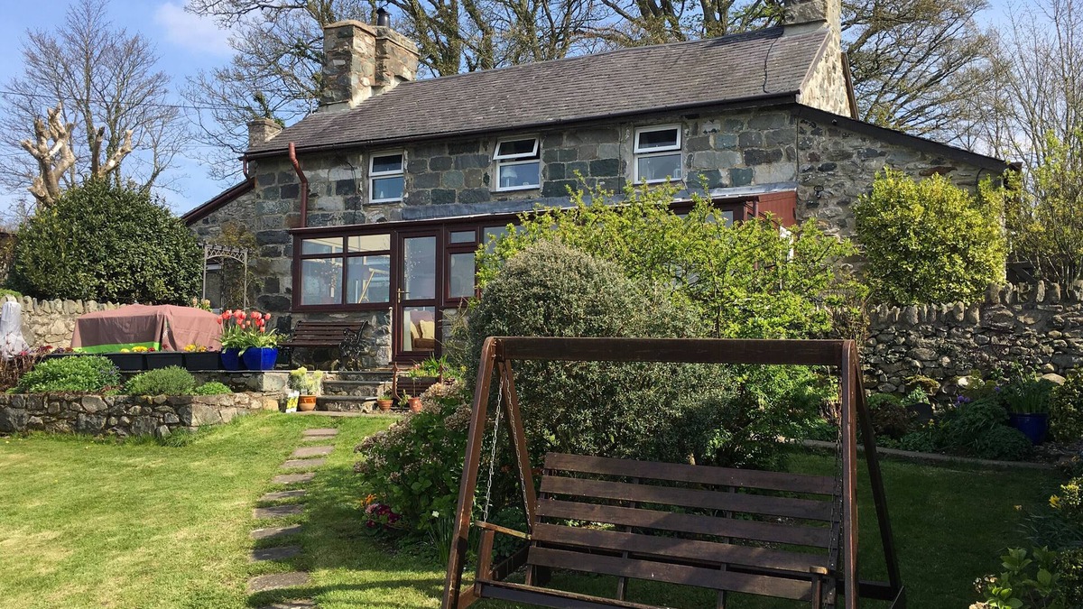 Groeslon Cottage | A cosy cottage, perfect for a coast and country retreat