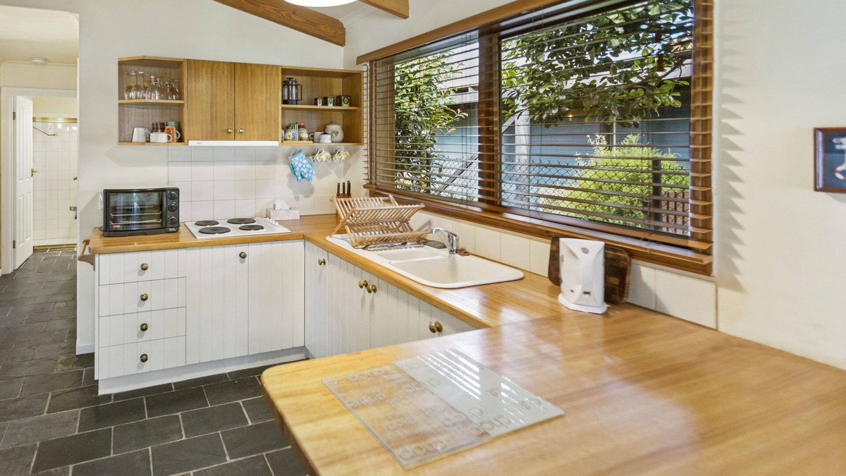 Raymond Island House | A cosy, pet-friendly holiday home on Raymond Island with fireplace