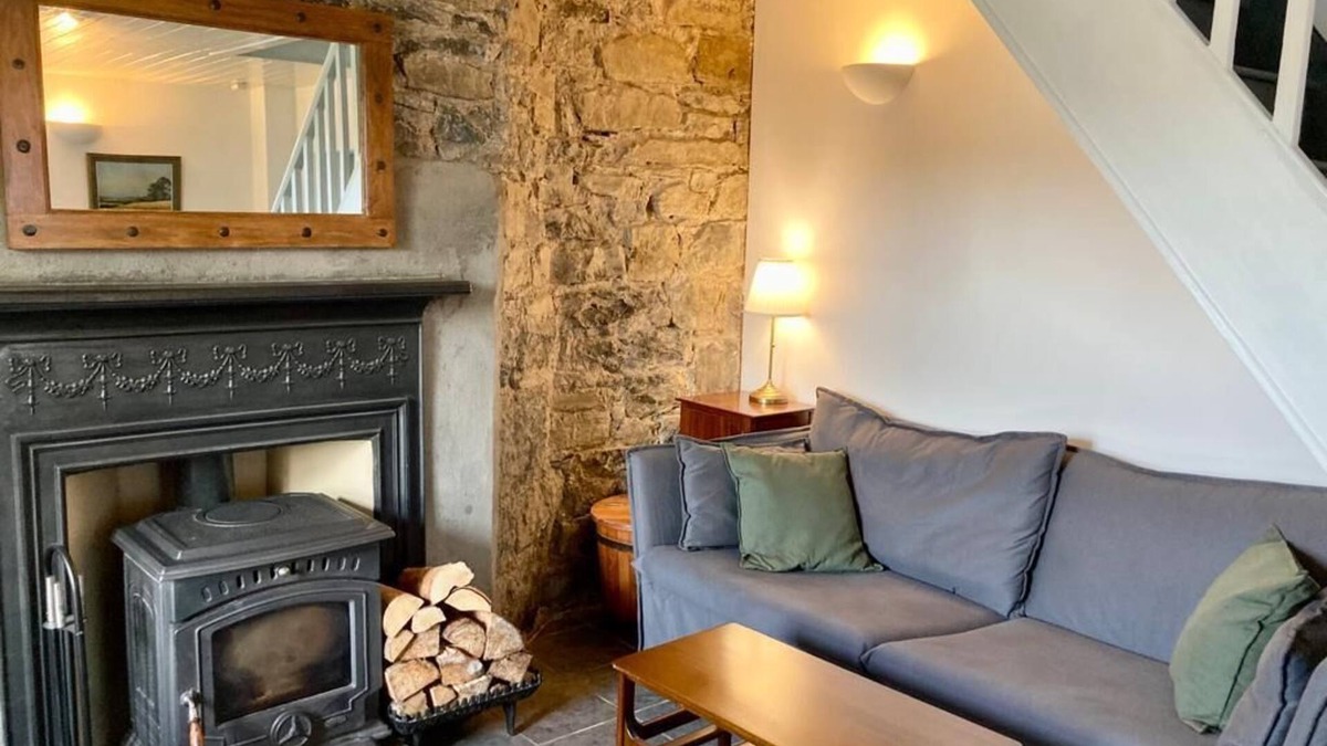 Crosswell Cottage | A cosy stone farm cottage
