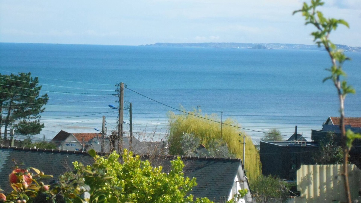 Plerin Apartment | A cottage in Brittany! Seaside almost feet in the water