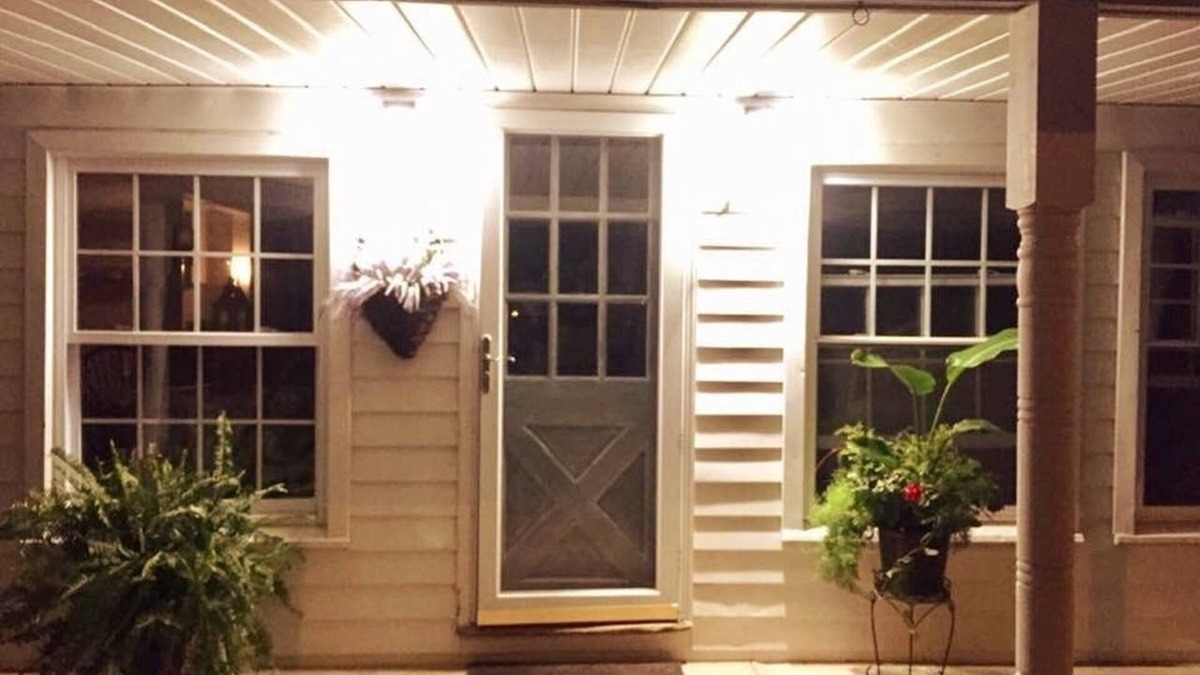 Hancocks Bridge Cottage | A cottage on the shore of the Delaware River