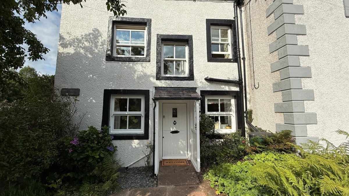 Pooley Bridge Cottage | A cottage that sleeps 2 guests in 1 bedroom