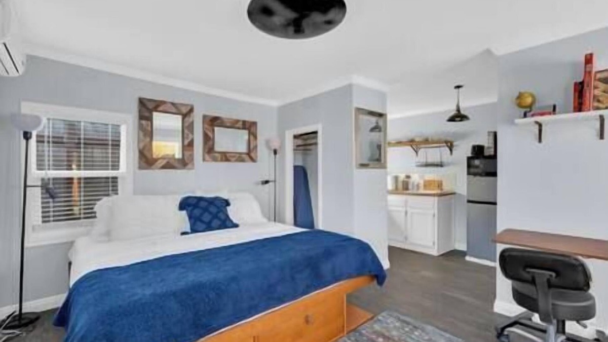 North Oak Park Cottage | A+ Cottage- Walk to UC Davis Med Center and Shriners King Bd