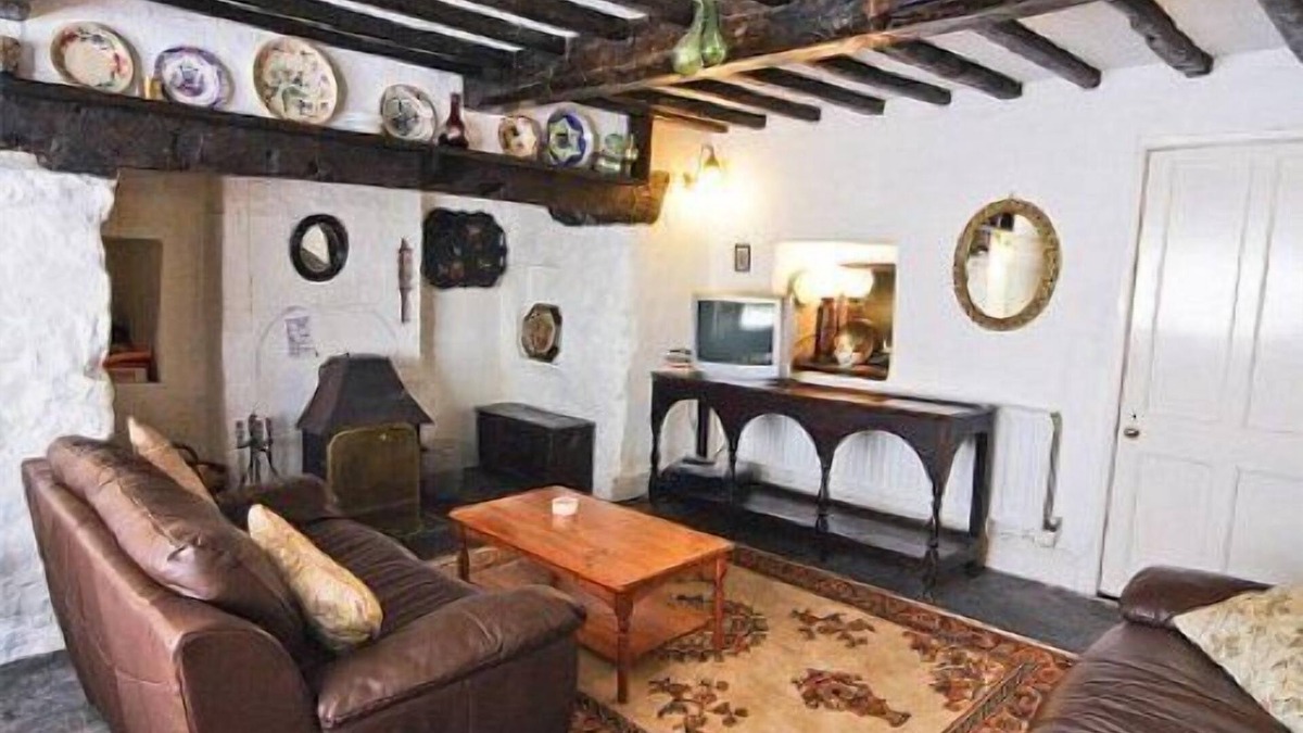 Machynlleth Other | A Country Farmhouse Cottage