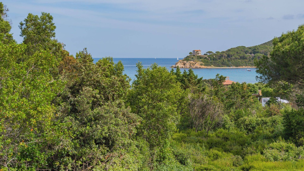 Procchio Apartment | A Country House by the Sea