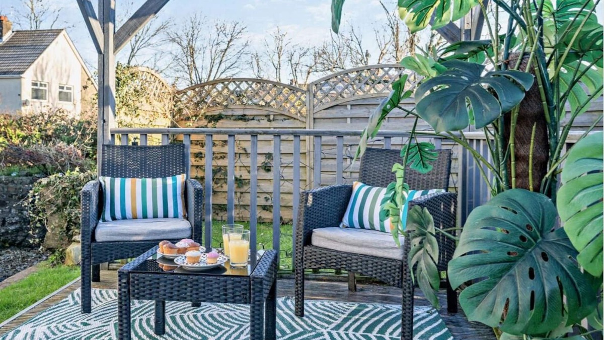 Bryncethin Cottage | A cozy 200 year old beamed cottage. pet friendly,secure garden.