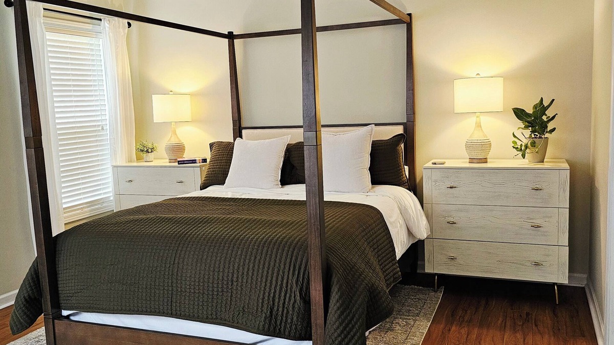 Hampstead House | A cozy and charming home located near gorgeous beaches and a bustling downtown.