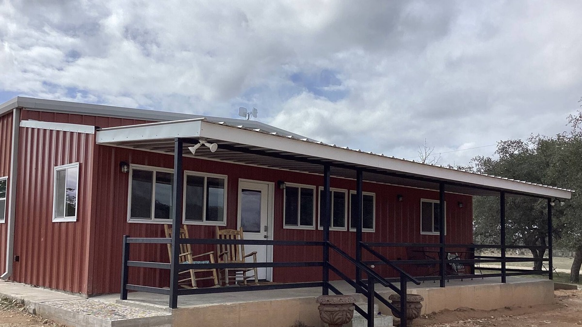 Junction House | A cozy barn-dominium in rural Texas with an easy walk to Llano River access.