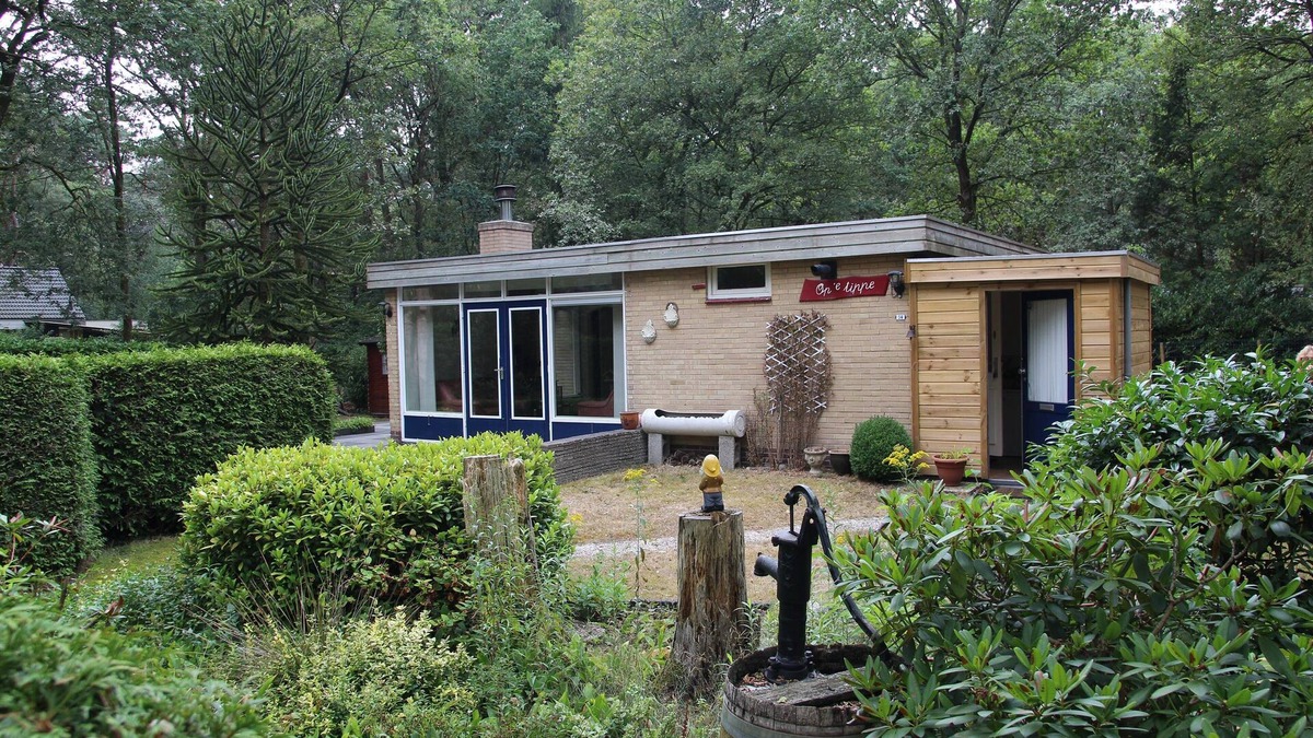 Appelscha House | A cozy bungalow on the edge of the forest.