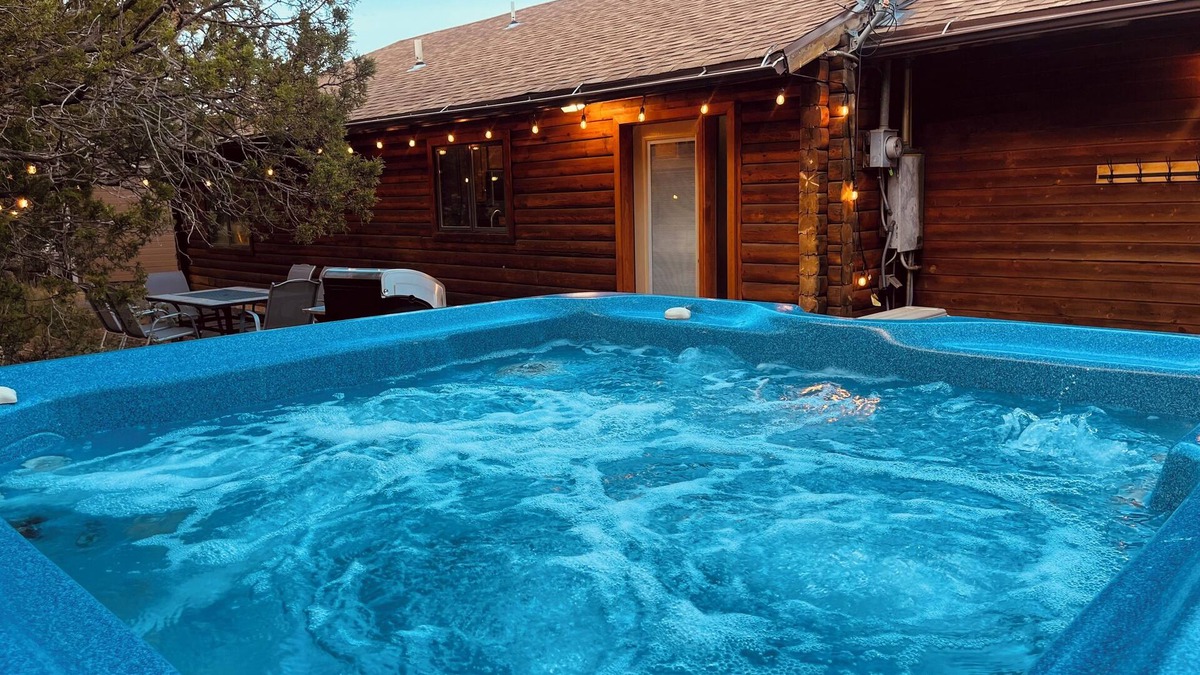 Zuzax Cabin | "A Cozy Cabin Escape in Tijeras"+Hot Tub+Pet Friendly!