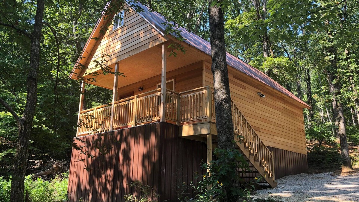 Winslow Cabin | A cozy cabin in our little woodland village - access to pond & meadow
