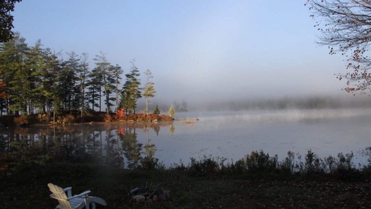 Surry House | A cozy cabin just 20 feet from the shore of Toddy Pond