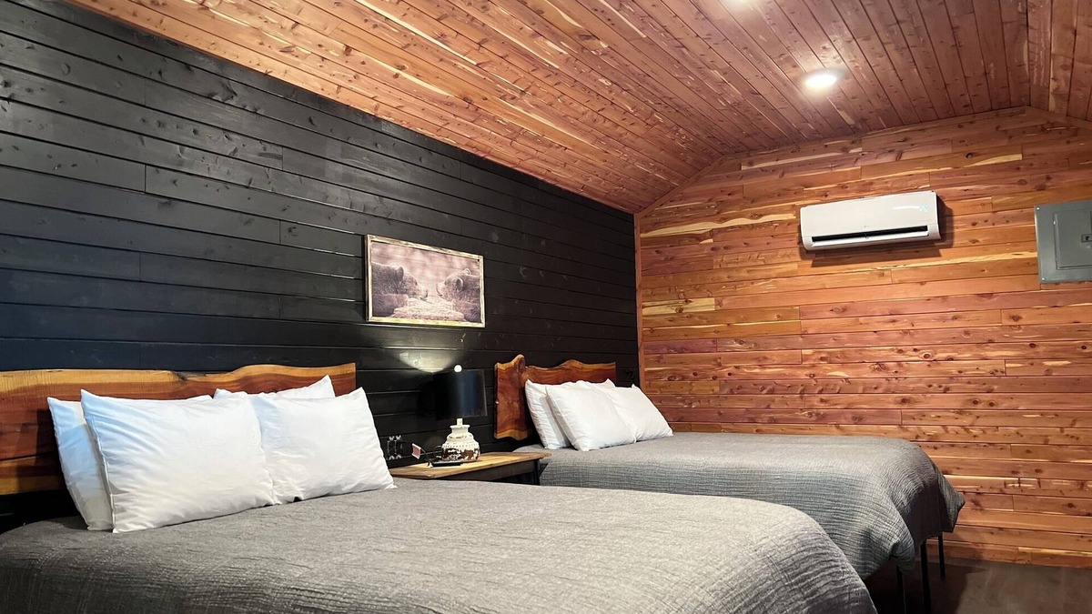 Ozark Apartment | A cozy cabin with Ozark Mountain Views!