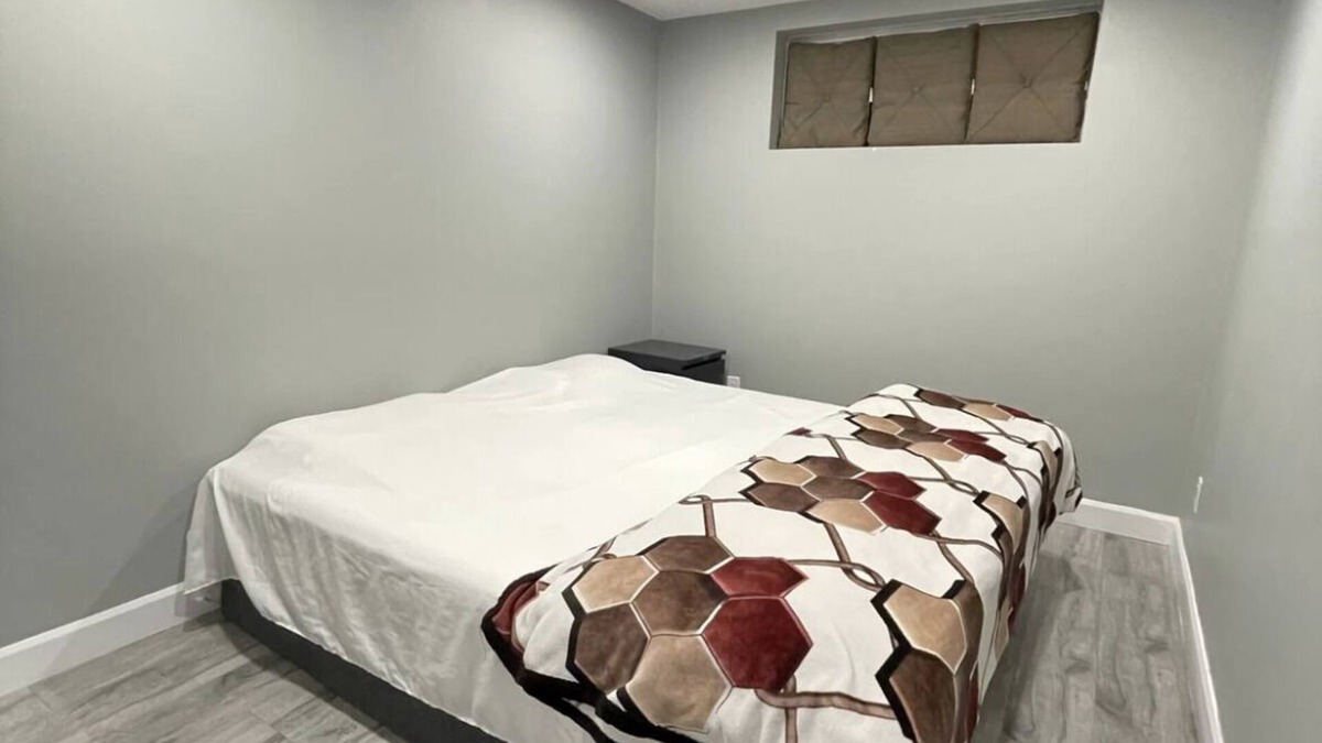 Vaudreuil House | A cozy cool basement for guest