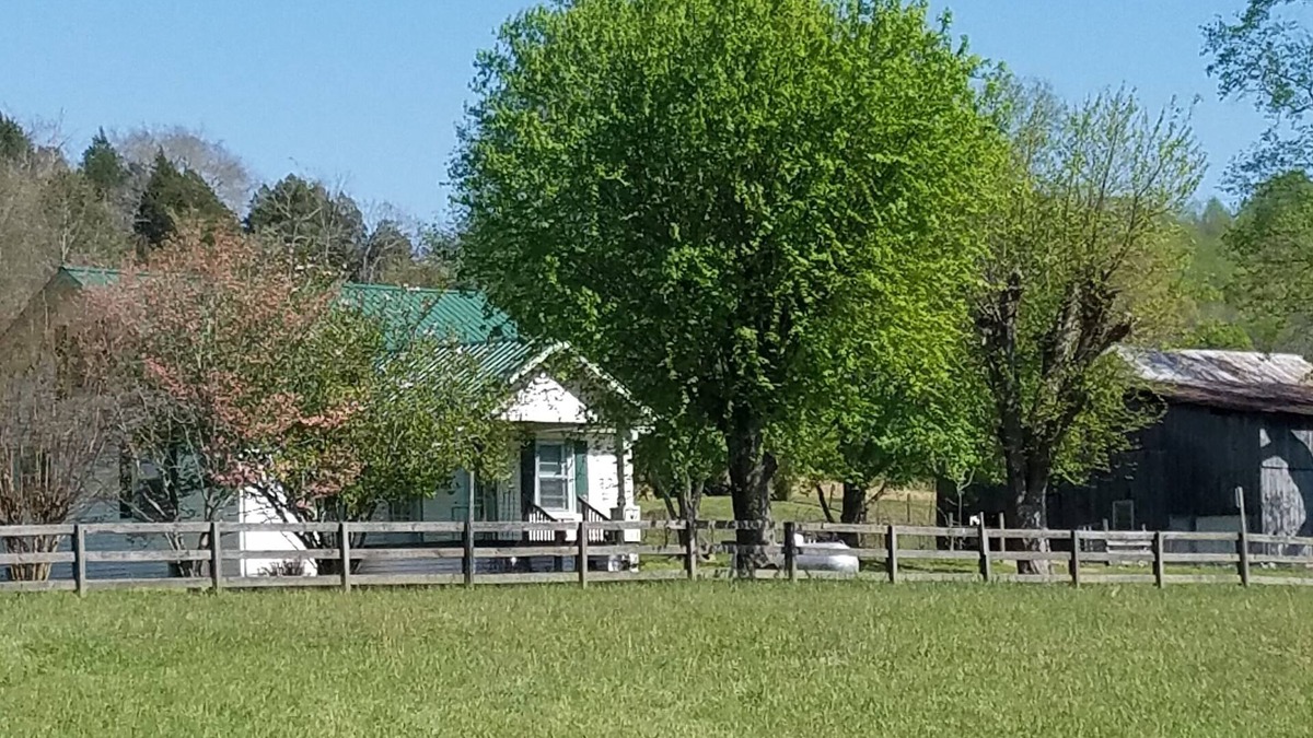 Thompson's Station House | A cozy cottage located 4 miles from Leiper's Fork in Williamson County TN