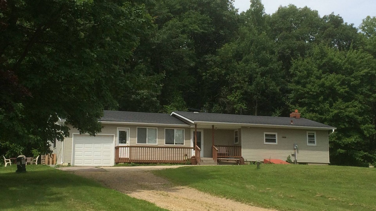 Baraboo House | A Cozy Cottage Hideaway in the Beautiful Baraboo Bluffs