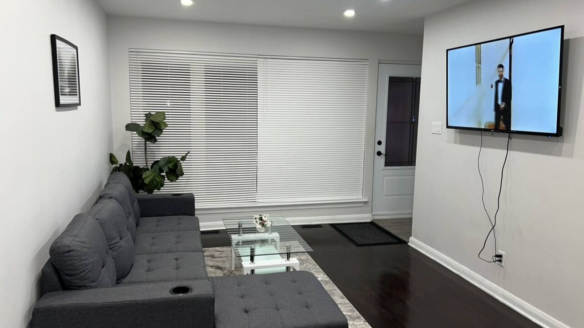 West Hill House | A cozy fully furnished apartment. Sleeps six. Close to all amenities.