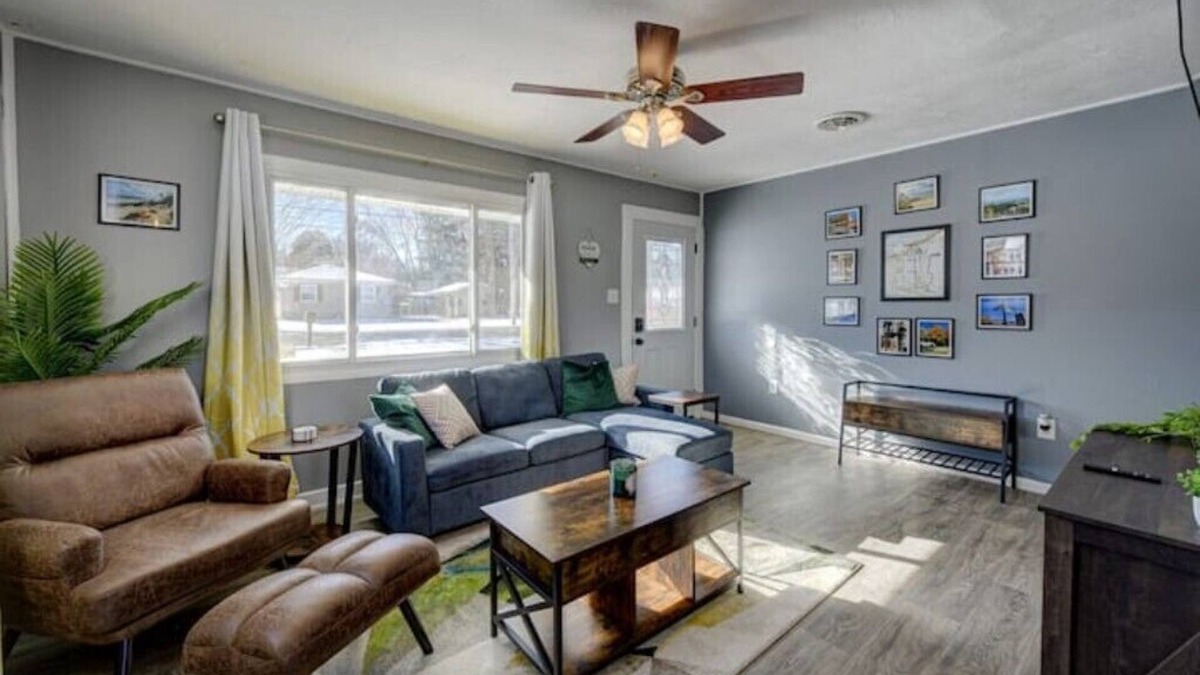 Wheeler House | A cozy home between the Indiana Dunes and town of Chesterton.