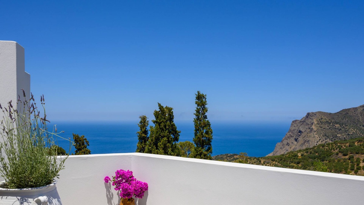 Mirsini House | A cozy house with a beautiful view of mountain & sea.