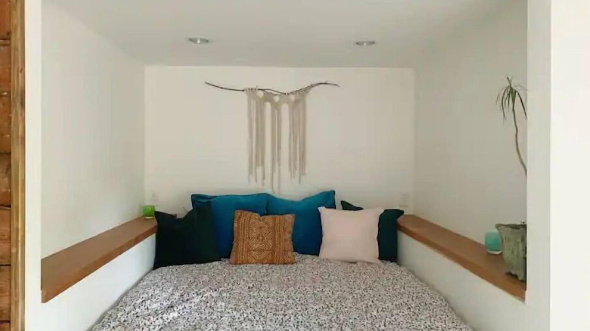 East Queen Anne Apartment | A Cozy Light-Filled Retreat in Queen Anne, Seattle