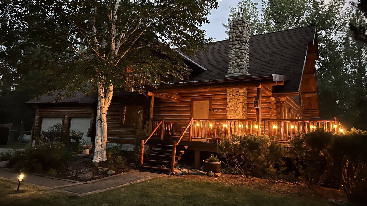 Florence House | A cozy log house in the Bitterroot Valley