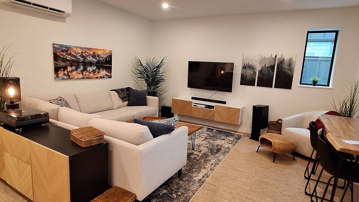 Nelson House | A Cozy Nelson Stay
