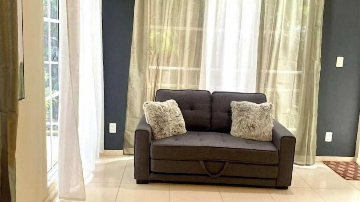 Los Maestros Apartment | A cozy open studio
