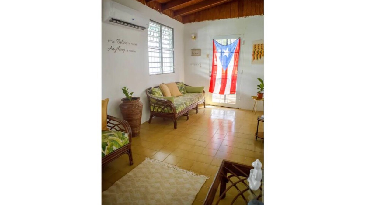 Salinas House | A cozy place to stay walking distance from the beach and Restaurants.