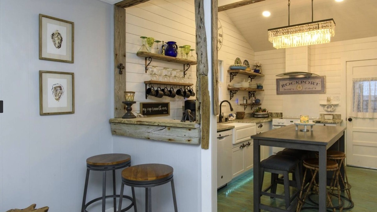 Rockport Cottage | A cozy retreat blocks from Rockport beach fishing shopping art district & dining