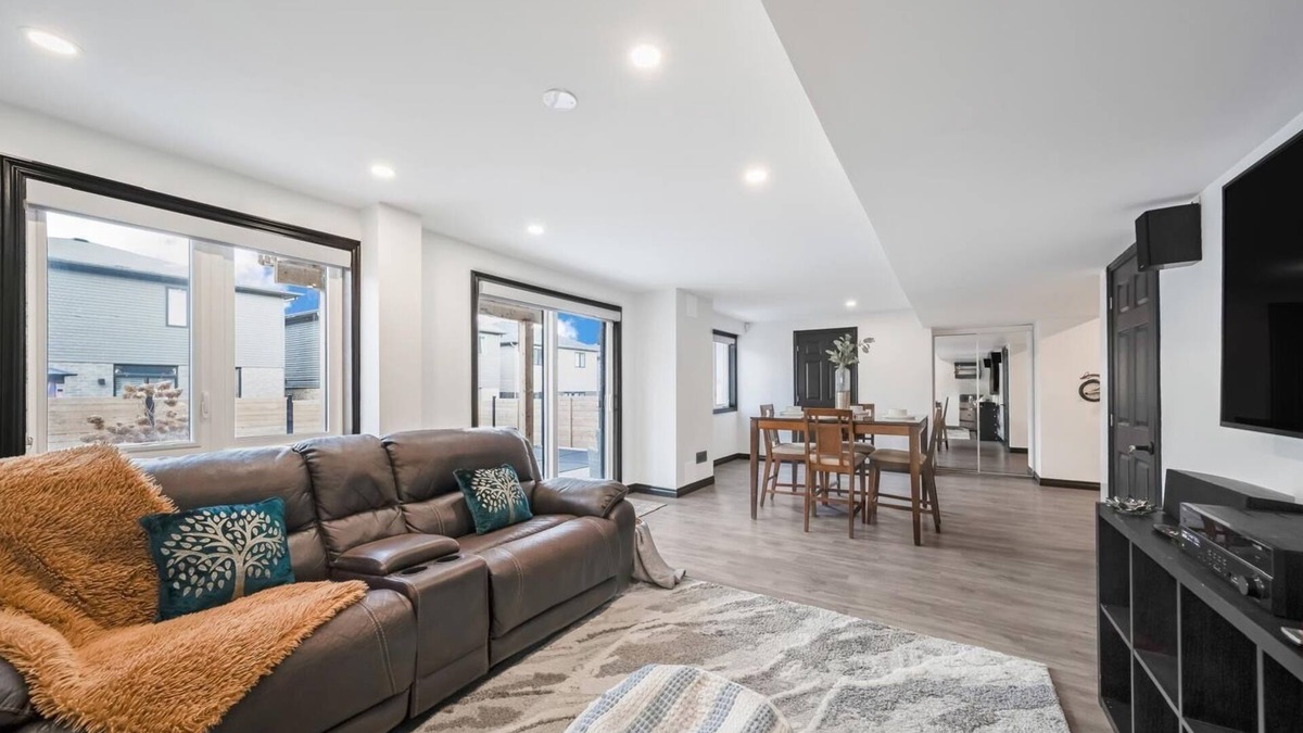 Beamsville Apartment | A Cozy Retreat: Home away from Home - 👋 Our Pool is now open 😍🏊‍♀️🎉🎊