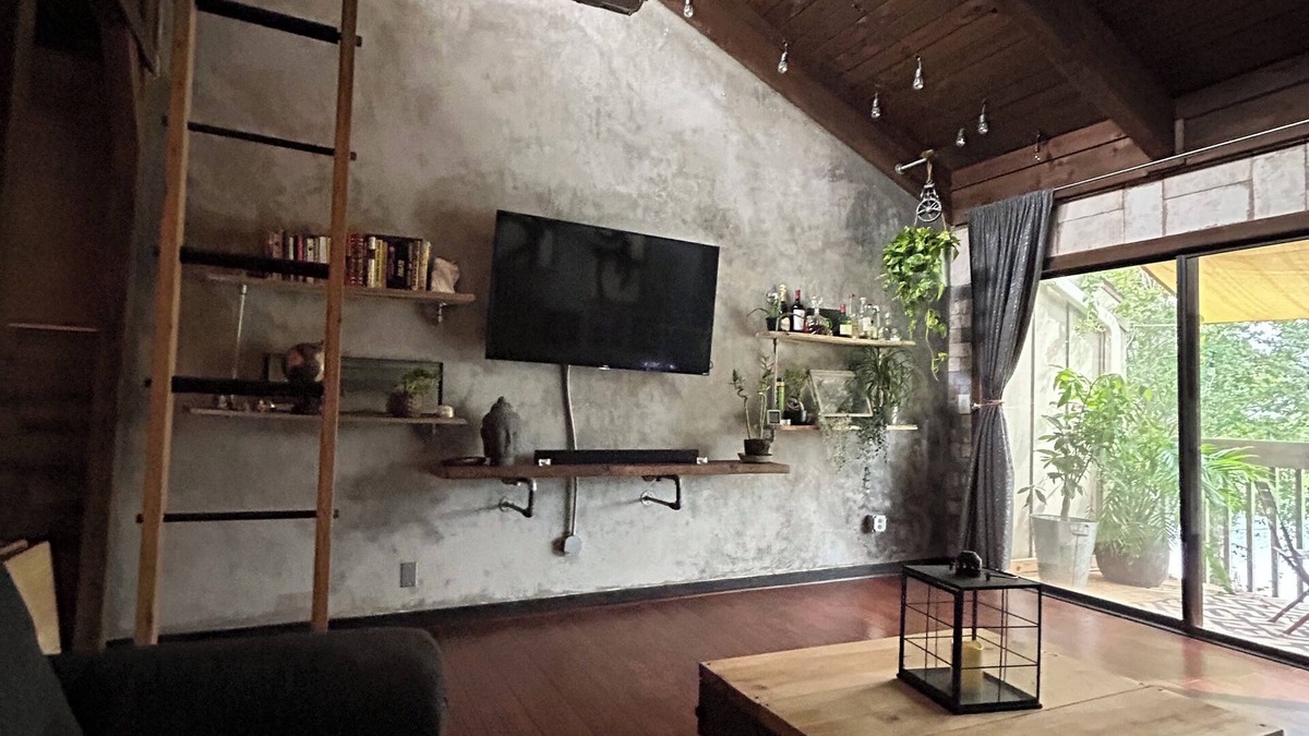 Kirkman South Condo | A cozy rustic NYC inspired Loft located in the oasis of Orlando prime loaction