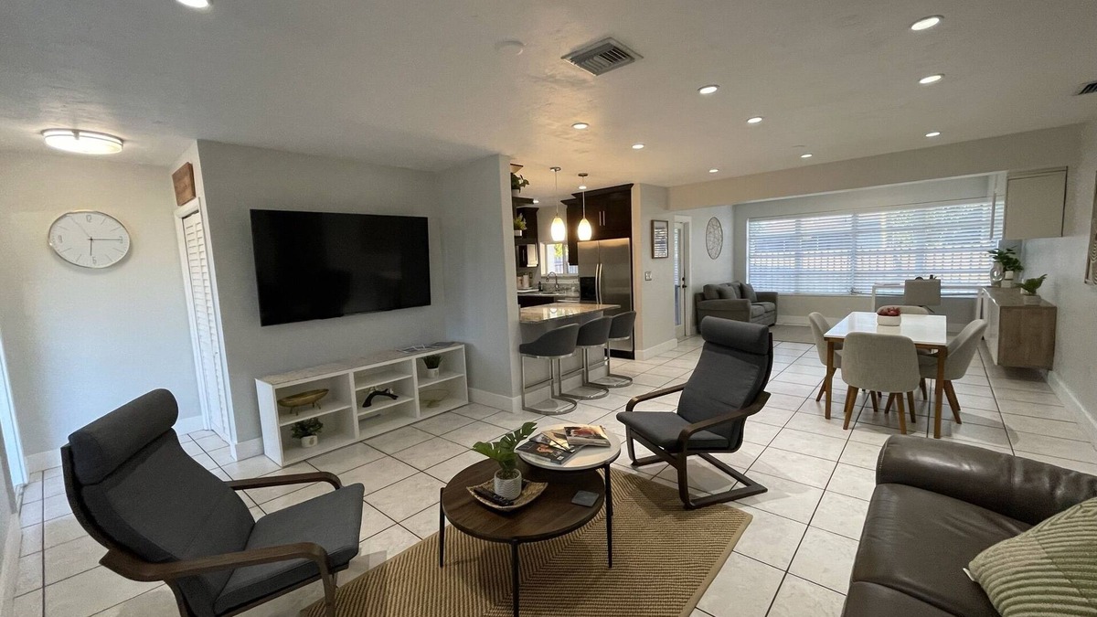 Pembroke Pines House | A Cozy Spring Escape!
